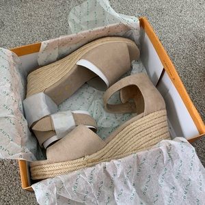 Unisa, Size 9.5, Tan